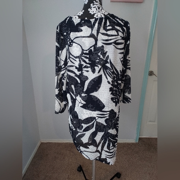 CHICO'S Travelers NWT  Slinky Stretch Mesh Top Size 2 US SM. Navy/wht 3/4 sleeve - Picture 4 of 11